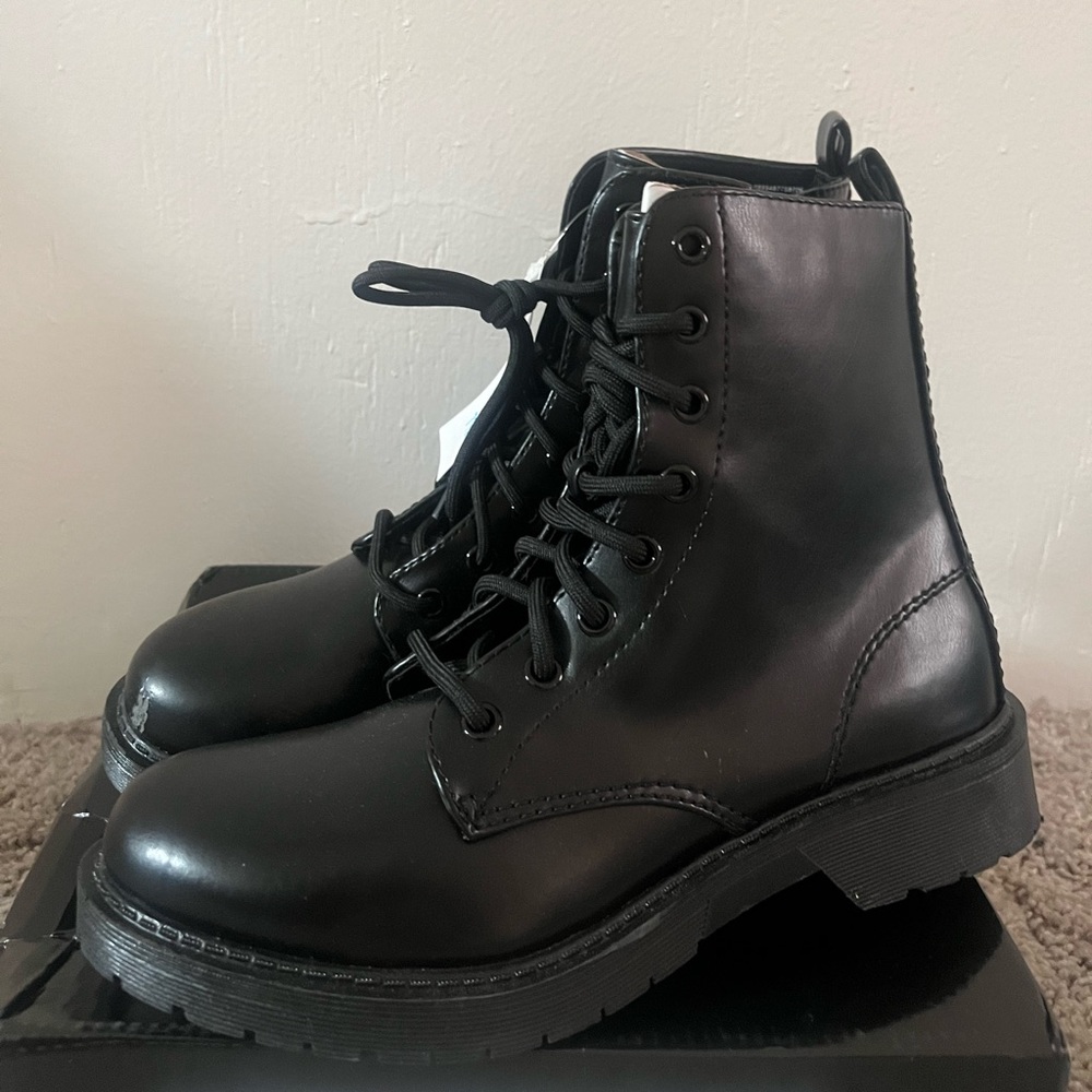 Black faux leather combat boots 🖤